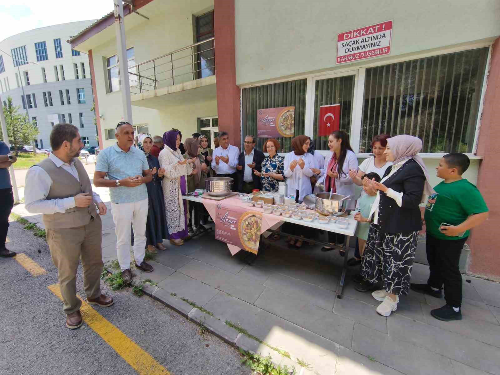 Teknik Meslek Y&uuml;ksekokulundan Muharrem ayına &ouml;zel aşure ikramı
