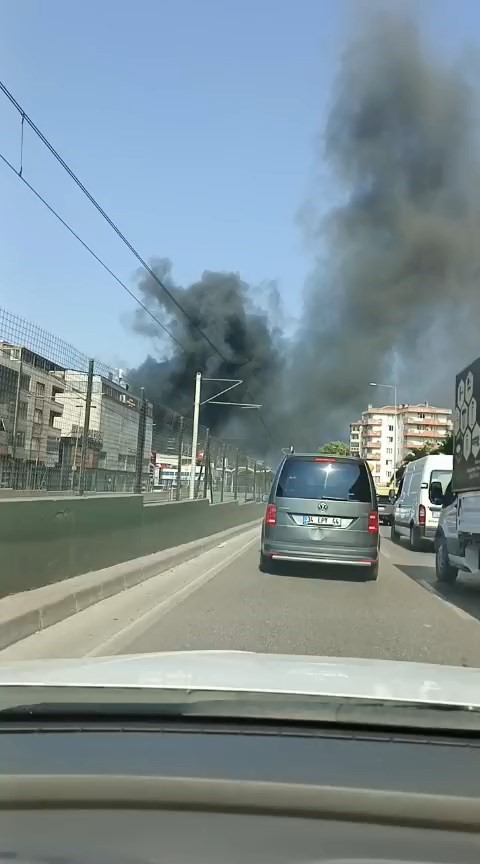Bursa’da tekstil atölyesinin çatı katında yangın