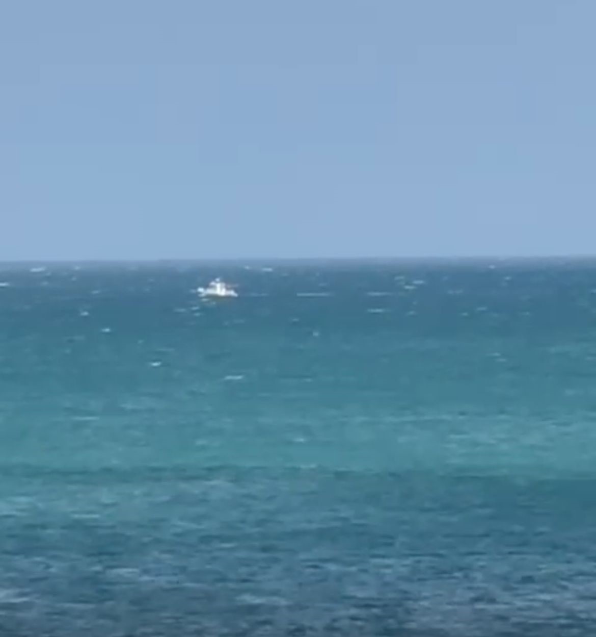 Sinop’ta kano ile sürüklendikleri denizin ortasında mahsur kalan 2 genç kurtarıldı