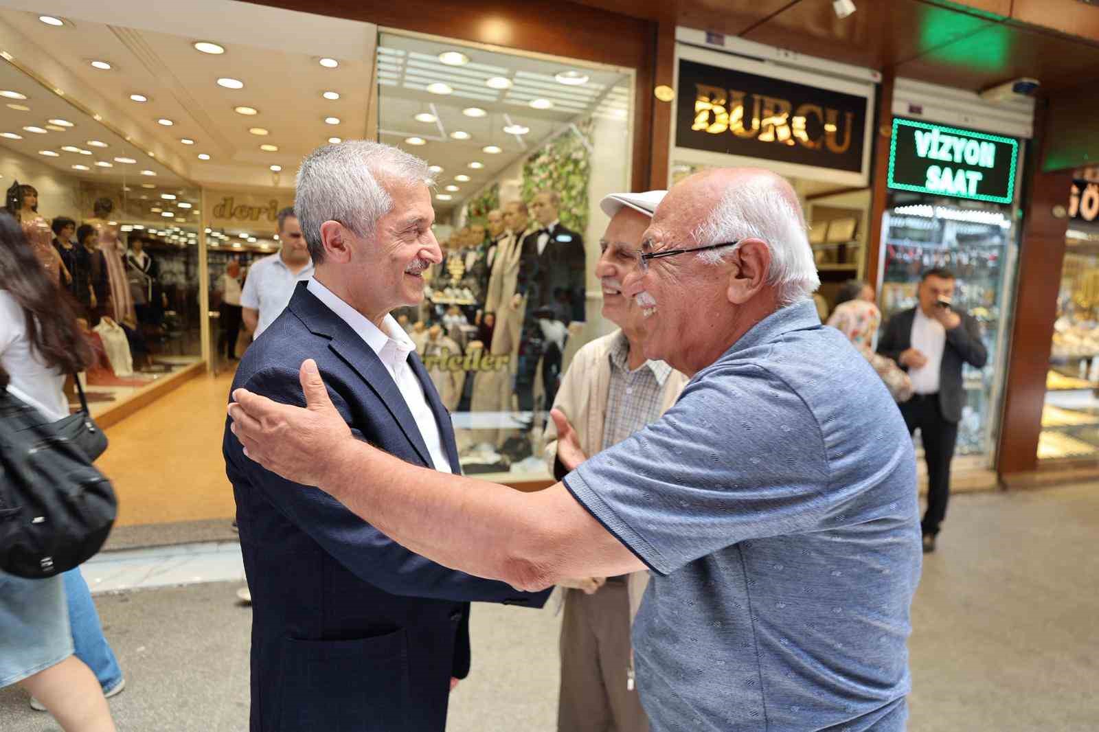 Başkan Tahmazoğlu vatandaş ve esnaf ile i&ccedil; i&ccedil;e
