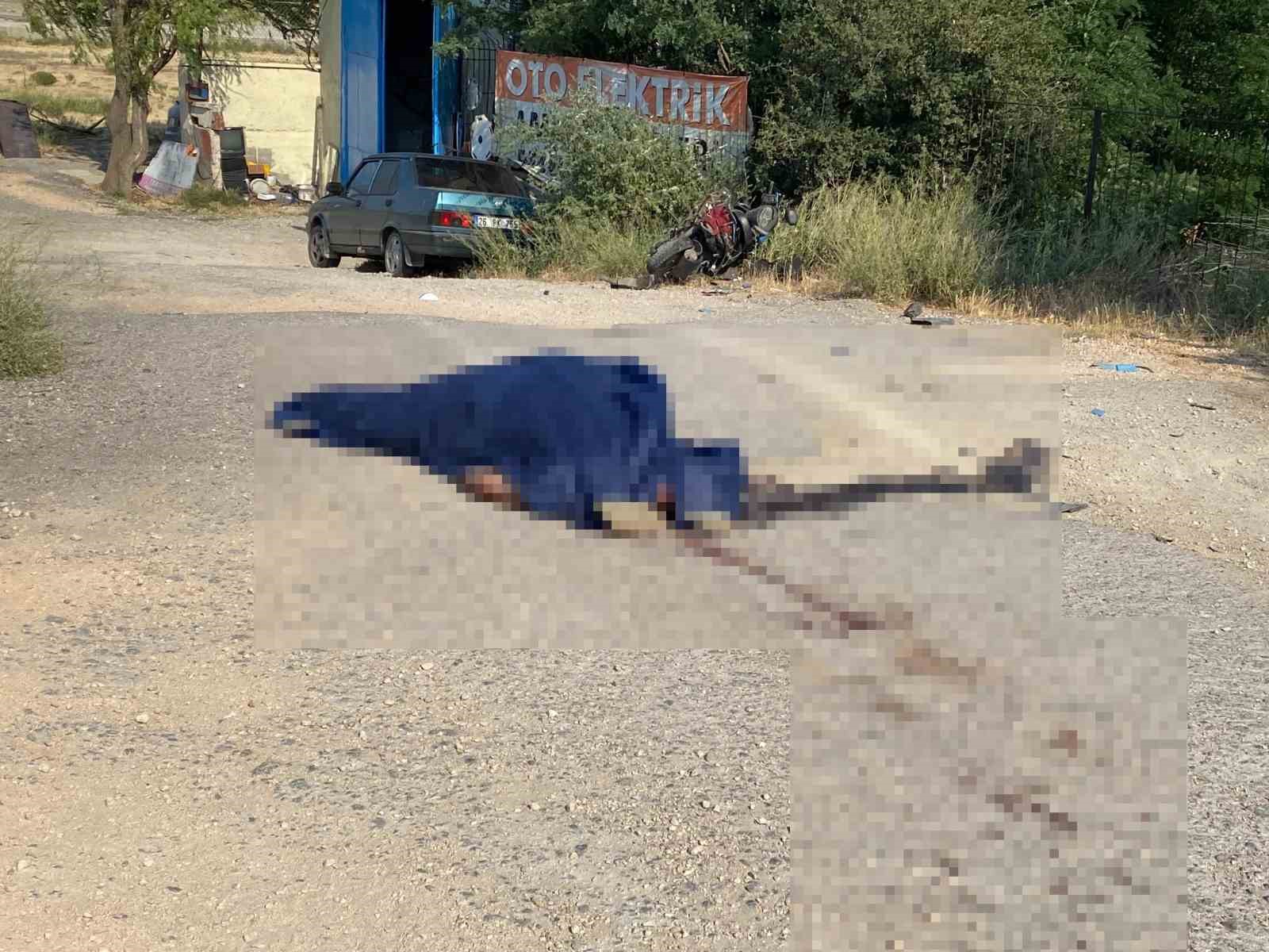 Tofaş’la çarpışıp ikiye katlanan motosikletin sürücüsü hayatını kaybetti