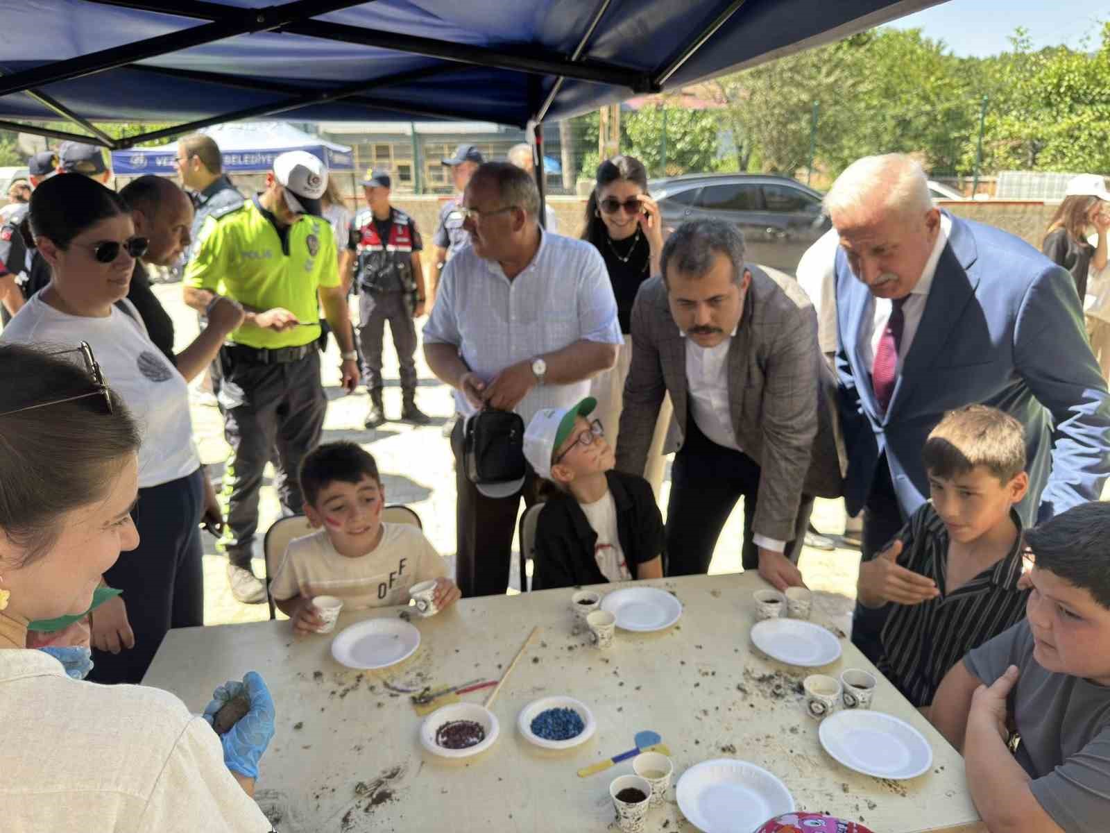 Vezirköprü’de çocuk şenliği renkli görüntülere sahne oldu
