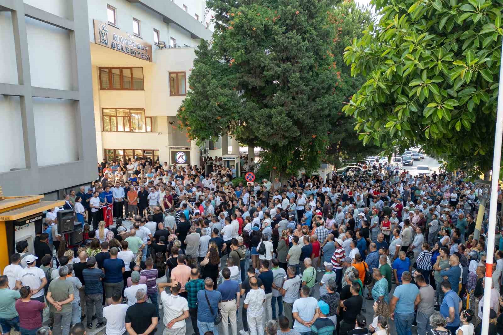 Manavgat’ta tutuklanan belediye başkanı Nefi Kara’ya destek mitingi