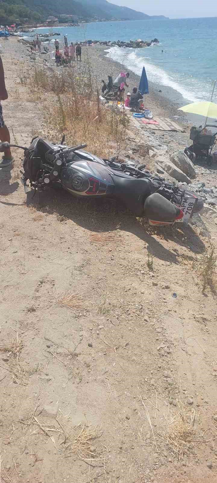 Yalova&rsquo;da motosiklet yayaya &ccedil;arptı: 2 yaralı
