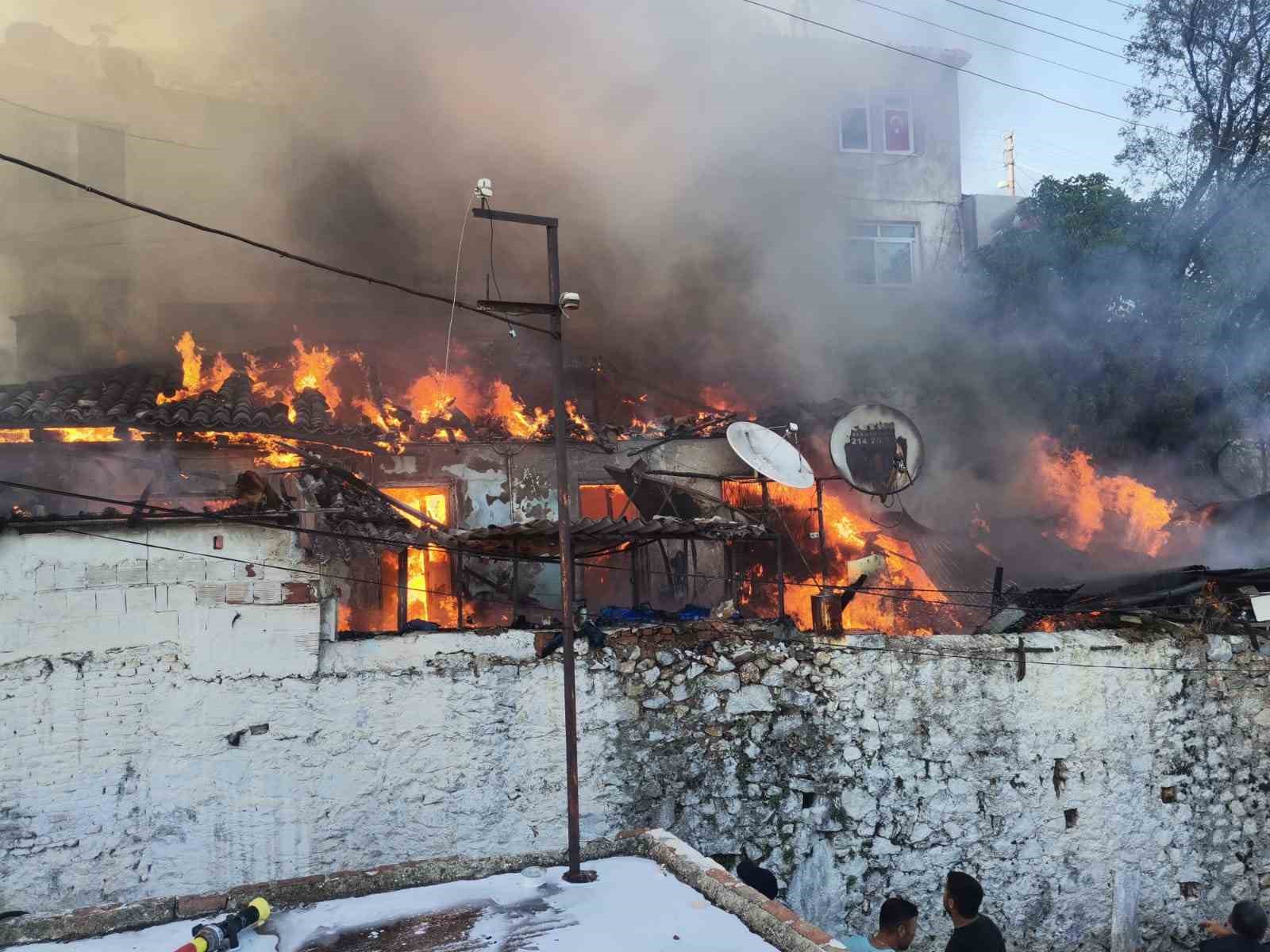 Menteşe’de ev yangını