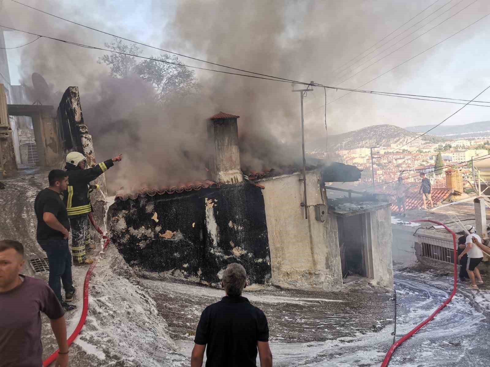Menteşe&rsquo;de ev yangını
