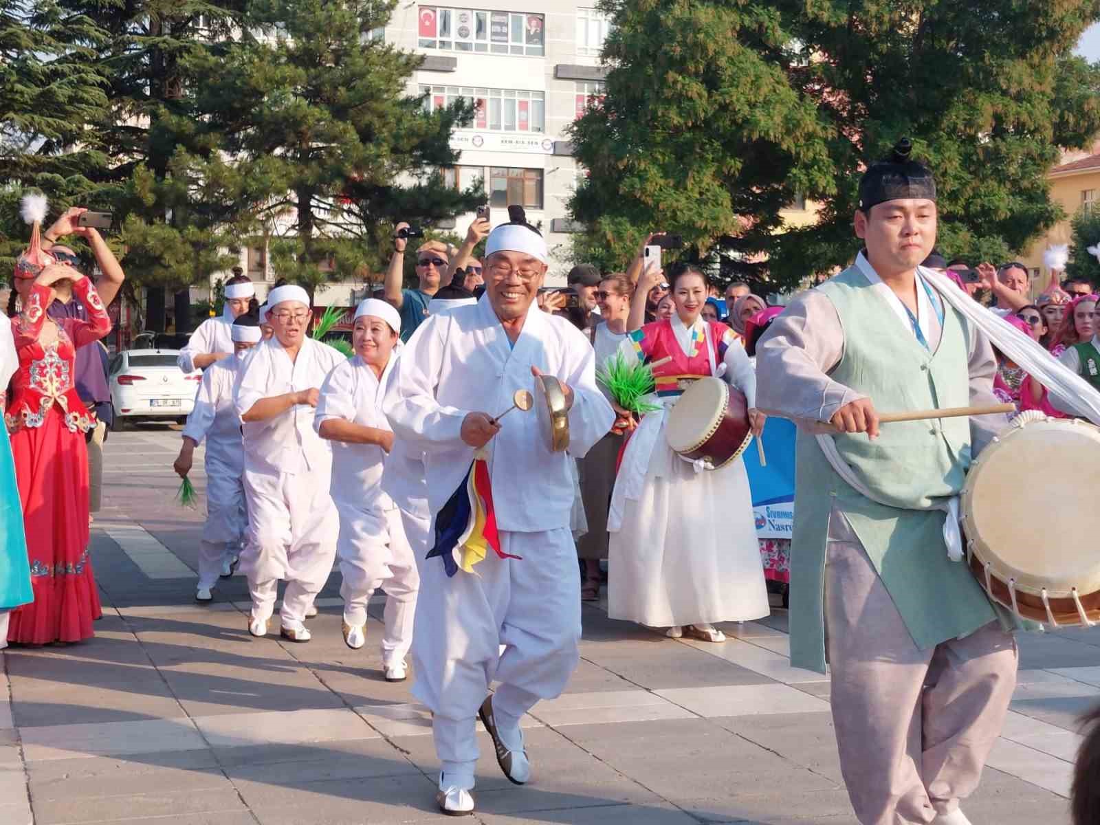 Vilayet Meydanı&rsquo;nda 6 farklı &uuml;lkeden g&ouml;rsel ş&ouml;len
