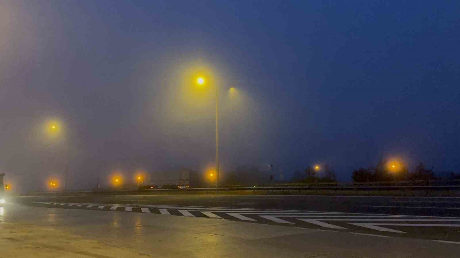 Bolu Dağı&rsquo;nda sis ve yağış etkili oluyor
