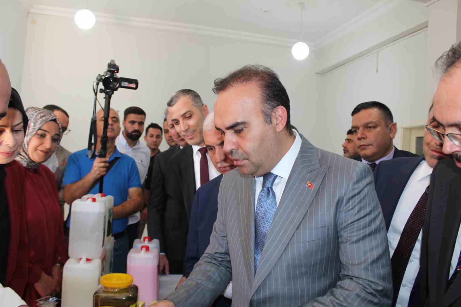 Sanayi ve Teknoloji Bakanı Kacır, Siirt’te iş insanlarıyla bir araya geldi