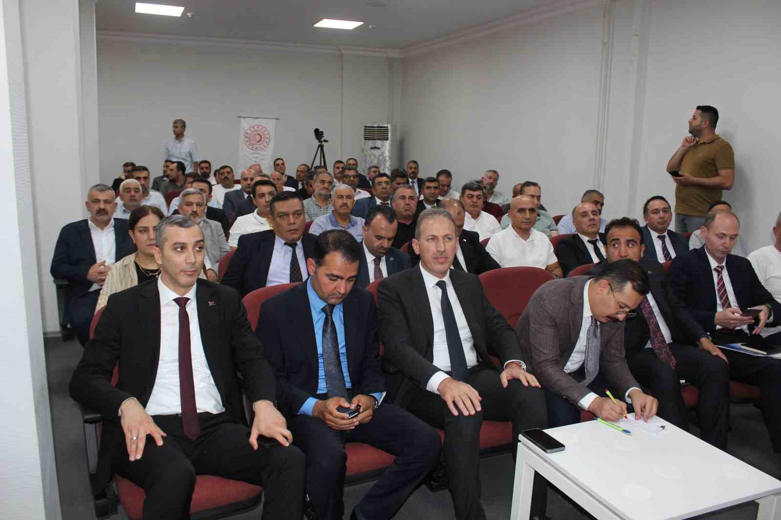 Sanayi ve Teknoloji Bakanı Kacır, Siirt&rsquo;te iş insanlarıyla bir araya geldi
