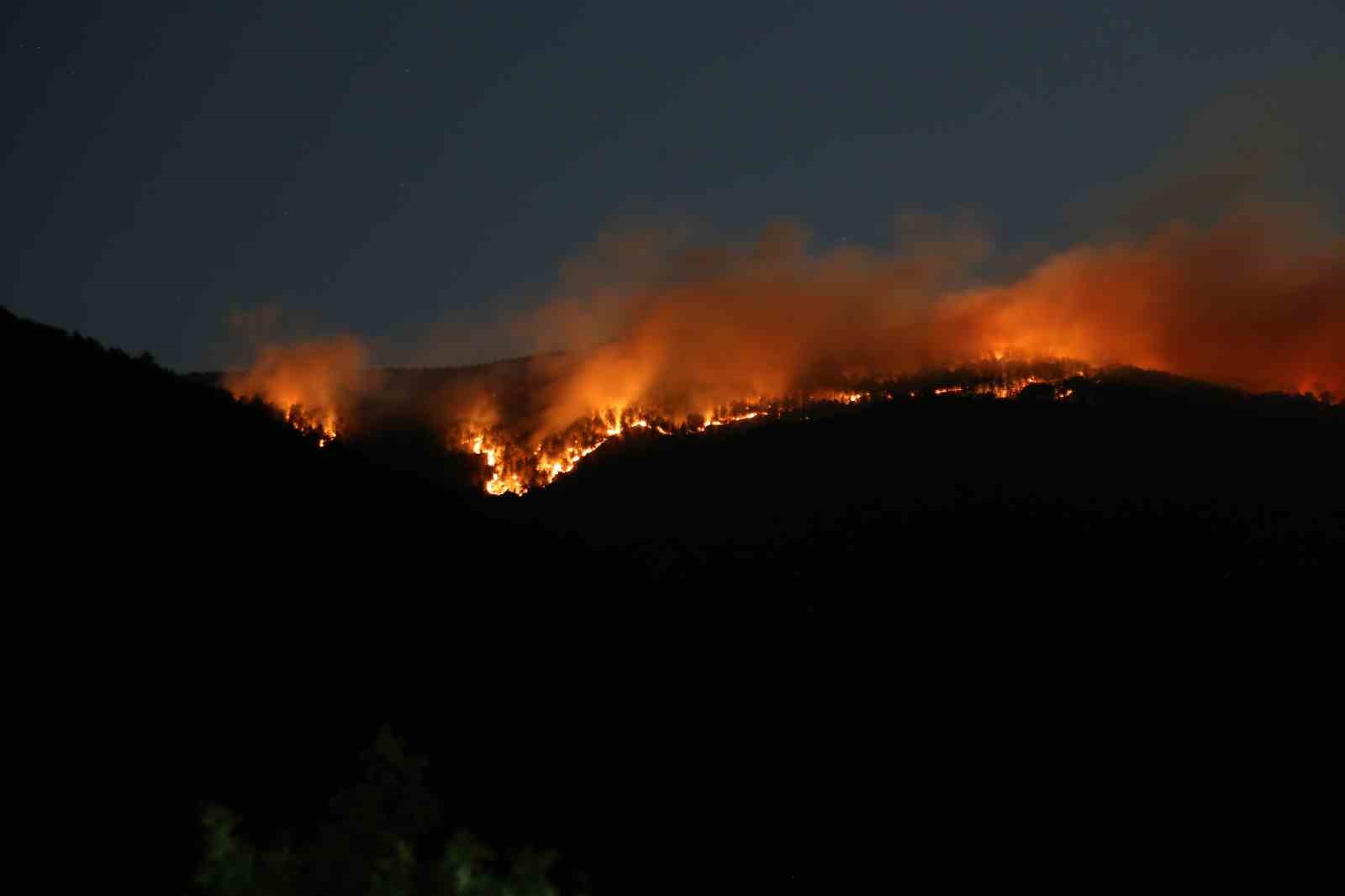 &Ccedil;ankırı&rsquo;daki orman yangını havadan g&ouml;r&uuml;nt&uuml;lendi
