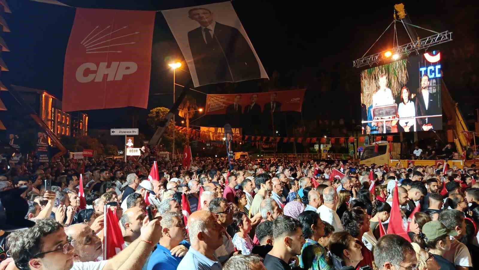 CHP Genel Başkanı Özel: "Mecliste kanun teklifimiz var, yargılamaları TRT’den yayınlayın"
