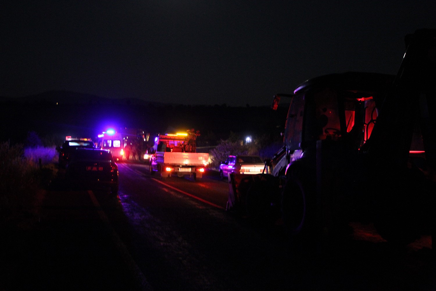 Hafriyat kamyonu traktöre arkadan çarptı: 1 ölü, 1 yaralı