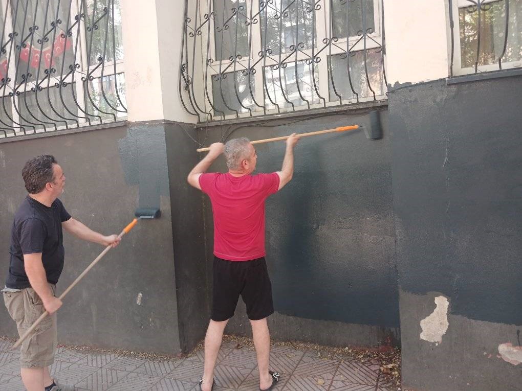 Okullarını el birliğiyle güzelleştiriyorlar