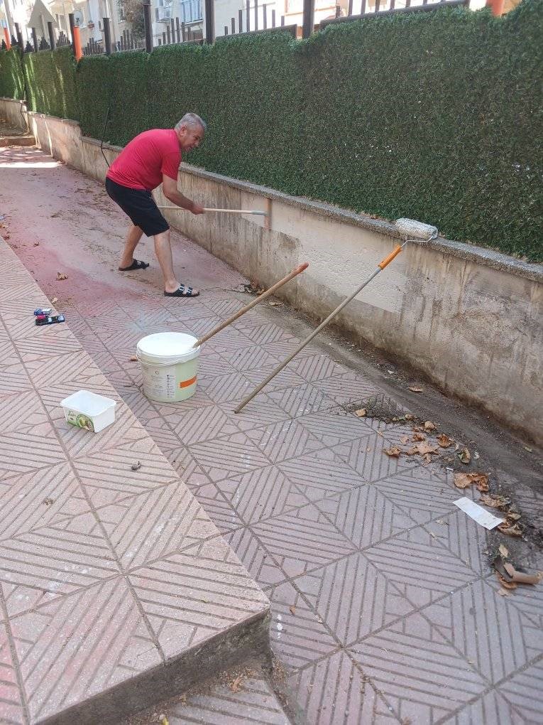 Okullarını el birliğiyle g&uuml;zelleştiriyorlar
