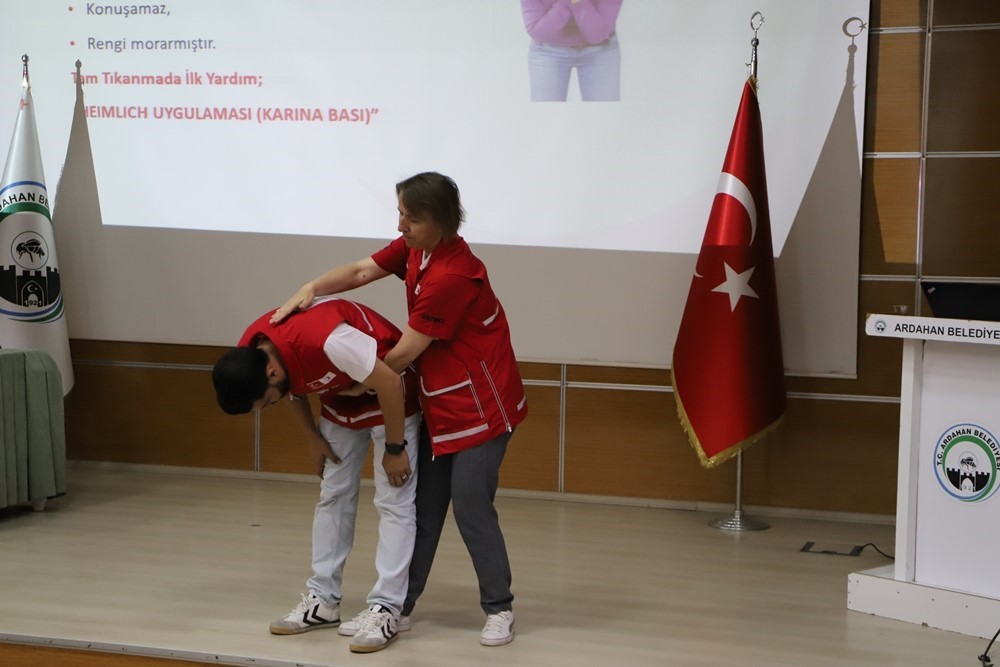 Kızılay’dan Belediye personeline ilk yardım eğitimi