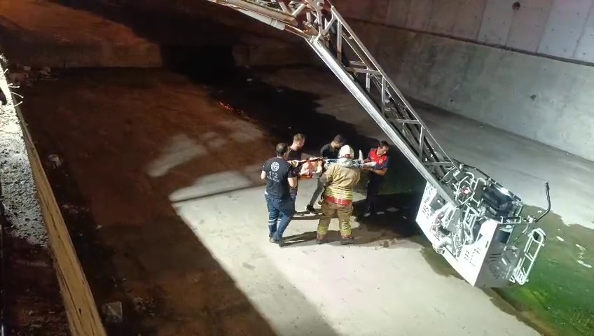 İskenderun’da su kanalına uçan motosikletin sürücüsü yaralandı