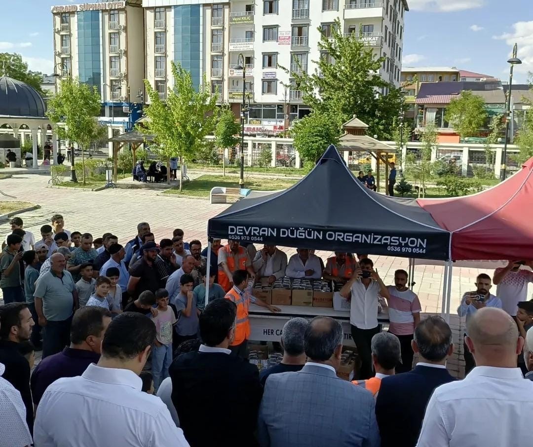 Patnoslular Recep Tayyip Camii’nde aşurede buluştu