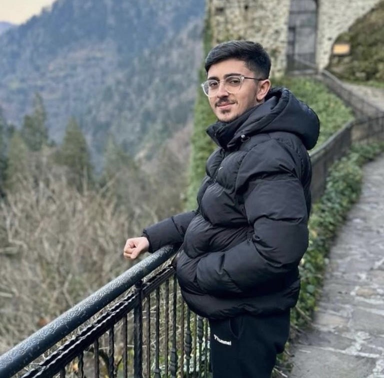 Eyüpsultan’da yol kenarındaki sürücüye çarparak kaçan sanığa 3 yıl 4 ay hapis cezası ile tahliye kararı