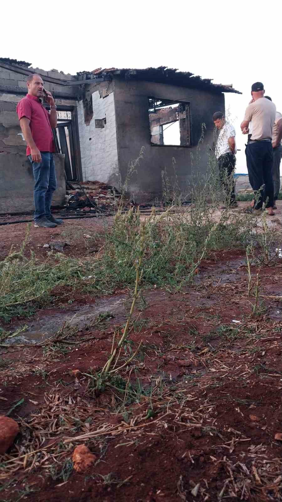 M&uuml;stakil ev alevlere teslim oldu
