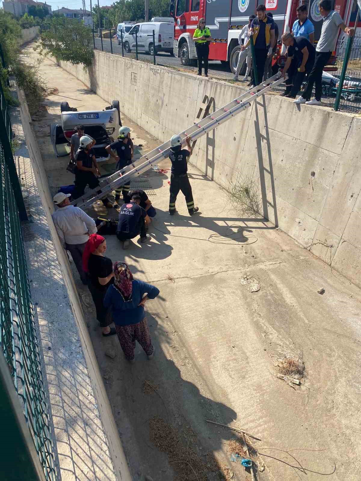 Şarköy’de kontrolden çıkan otomobil dereye uçtu