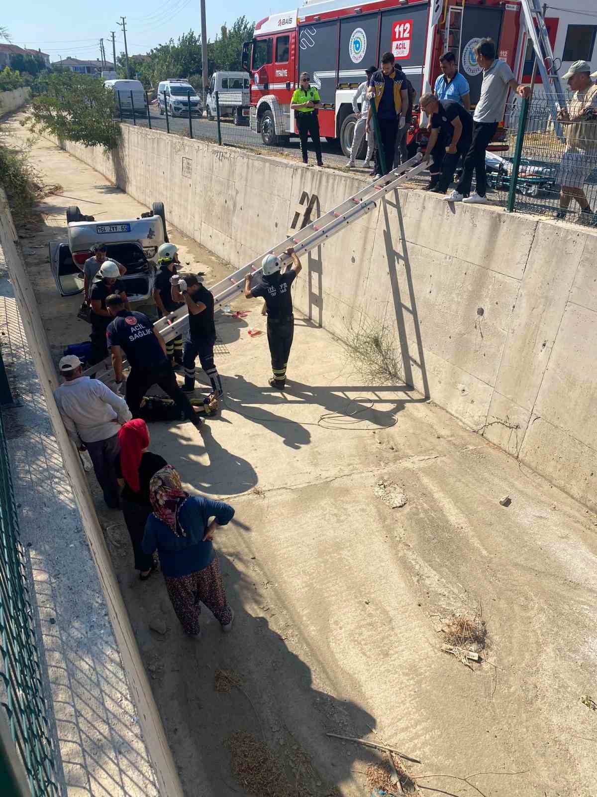 Şark&ouml;y&rsquo;de kontrolden &ccedil;ıkan otomobil dereye u&ccedil;tu
