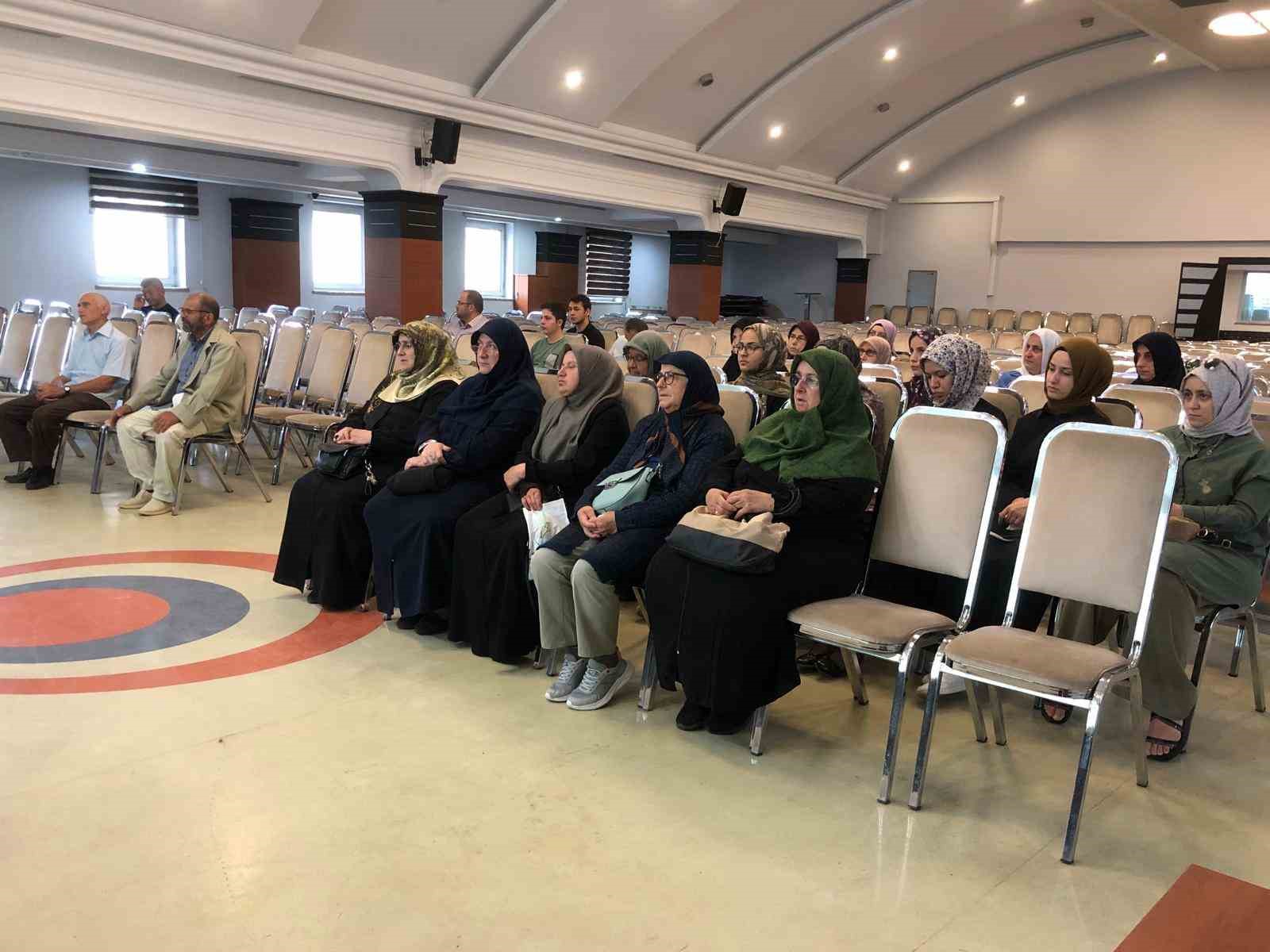 Kutsal topraklara gideceklere seminer