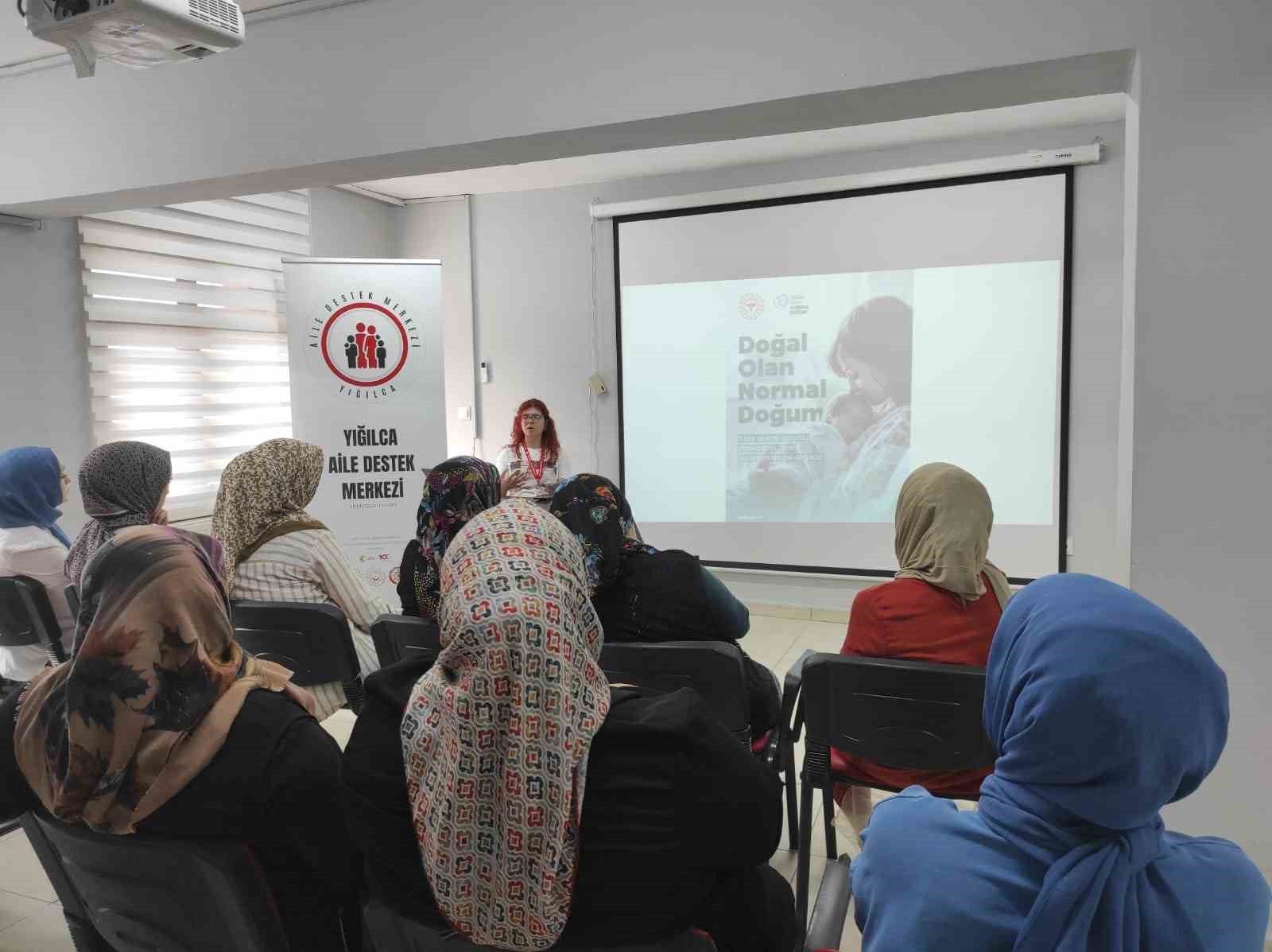 Kursiyerlere normal doğum semineri anlatıldı
