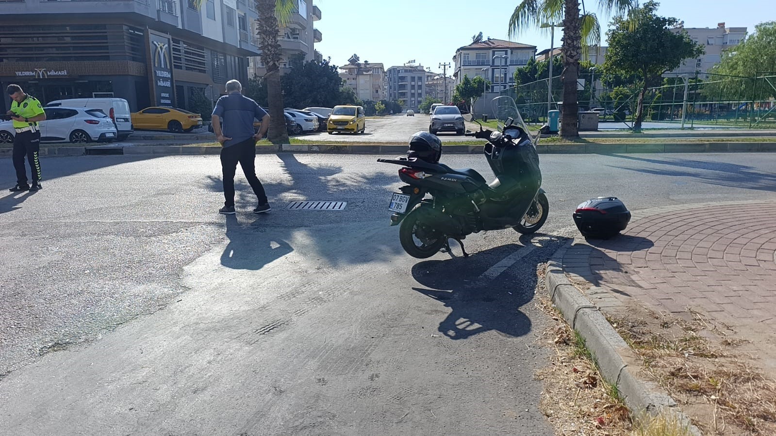 Manavgat’ta otomobil ile çarpışan motosikletli yaralandı
