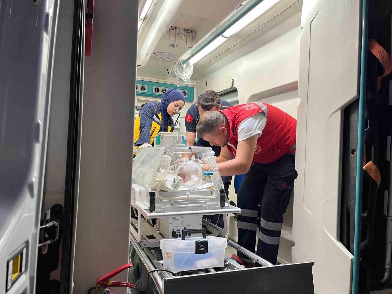 Ambulans u&ccedil;ak Selin bebek i&ccedil;in havalandı
