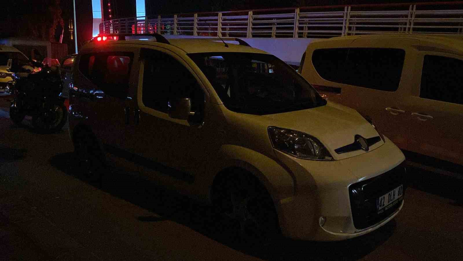 Alkoll&uuml; s&uuml;r&uuml;c&uuml; polisten 1 saat ka&ccedil;tı, yakalanınca ehliyetinin alkolden geri alındığı ortaya &ccedil;ıktı
