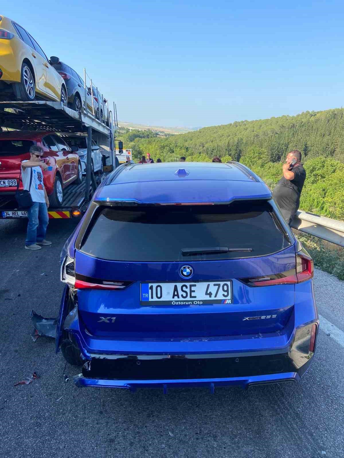 Balıkesir-Bursa Karayolu&rsquo;nda zincirleme kaza: 6 araç birbirine girdi