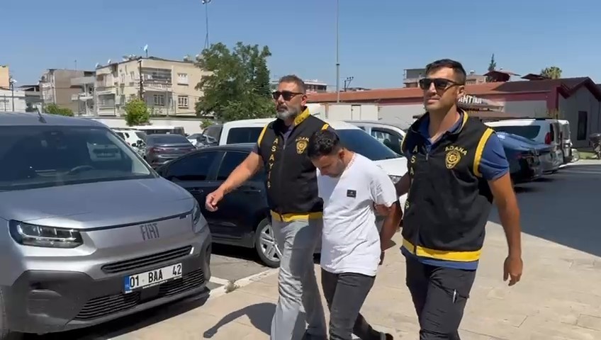 Adanada kapka: Kadn srkleyip antasn aldlar
