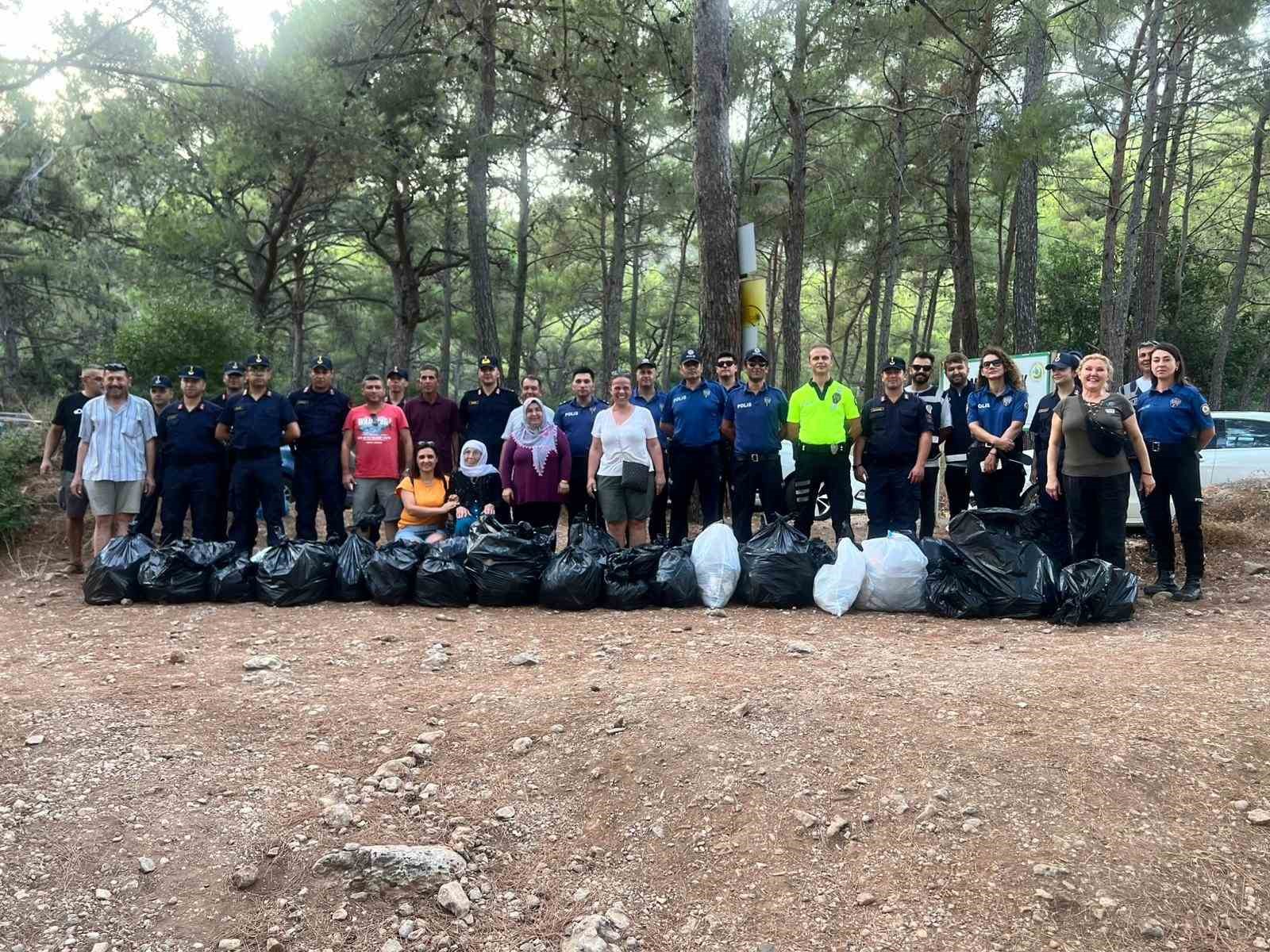 Akyaka’da yangın farkındalığı ve çevre temizliği etkinliği