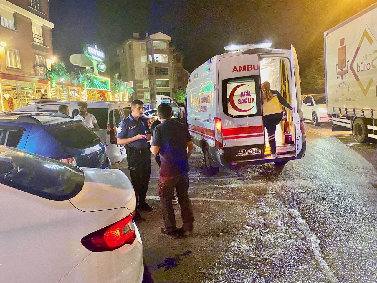 Kulu’da iki otomobil kırmızı ışıkta çarpıştı: 1 yaralı