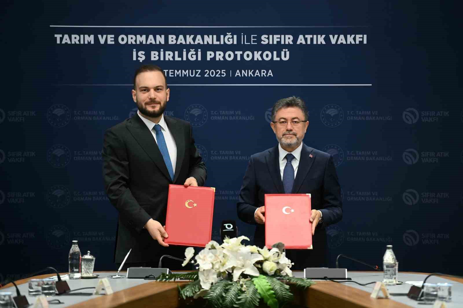 Bakan Yumaklı: "Toprağa tohumu eken, ormanı yeşerten, suyun akışına yön veren, gıdamızın güvenliğini sağlayan bir bakanlığız"