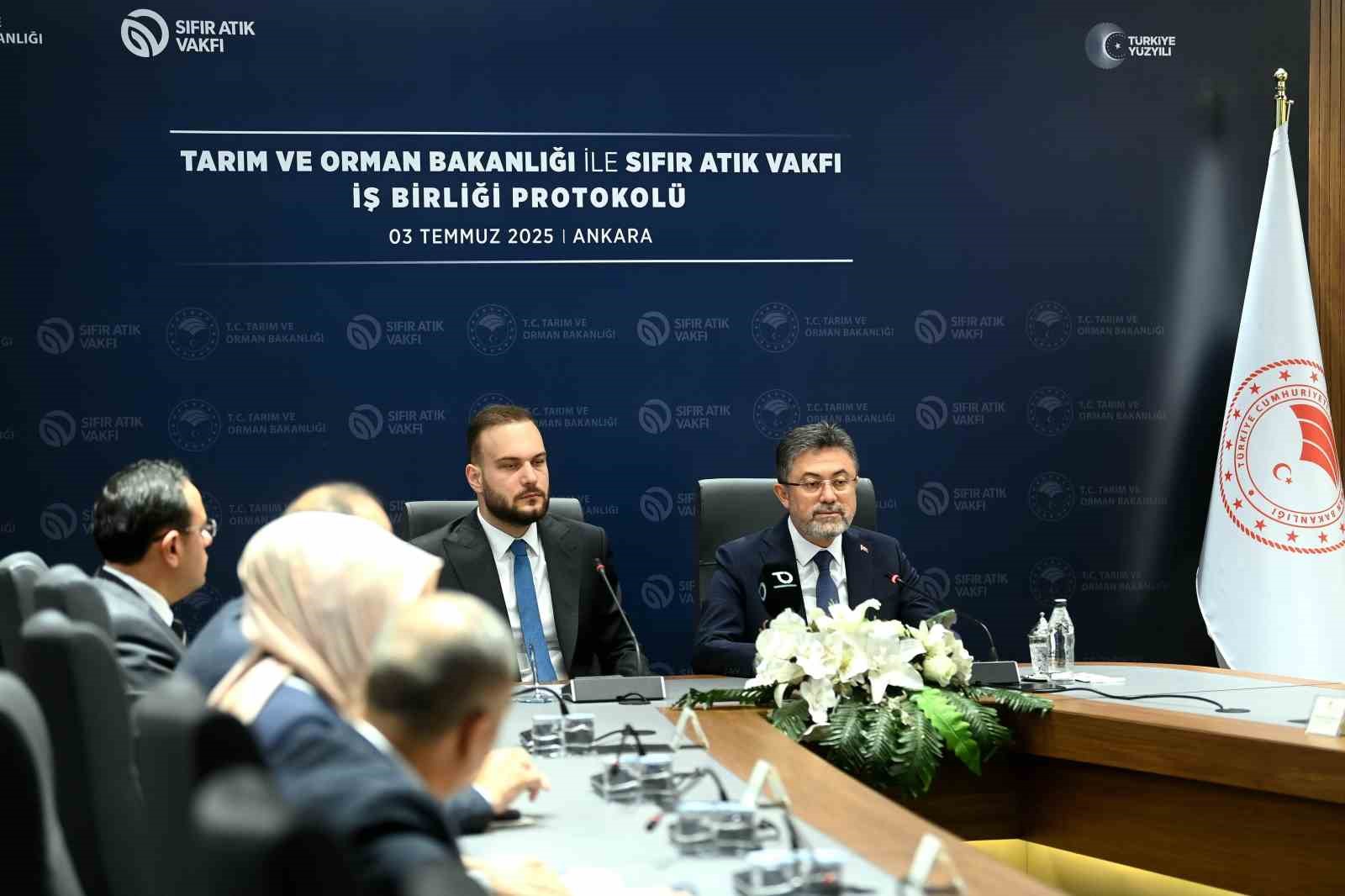 Bakan Yumaklı: "Toprağa tohumu eken, ormanı yeşerten, suyun akışına y&ouml;n veren, gıdamızın g&uuml;venliğini sağlayan bir bakanlığız"

