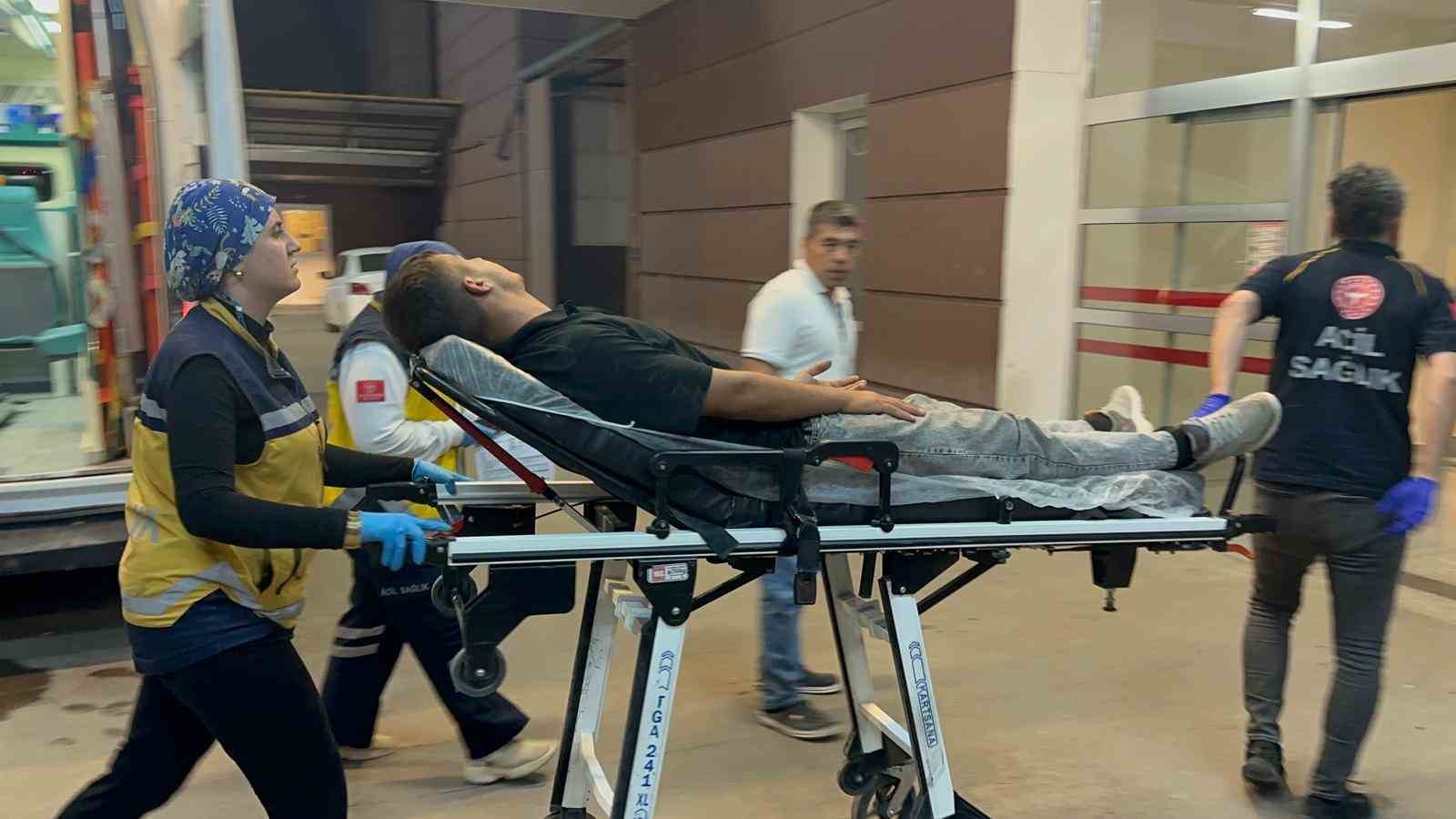 Motosiklet park halindeki araca çarptı: 1 yaralı