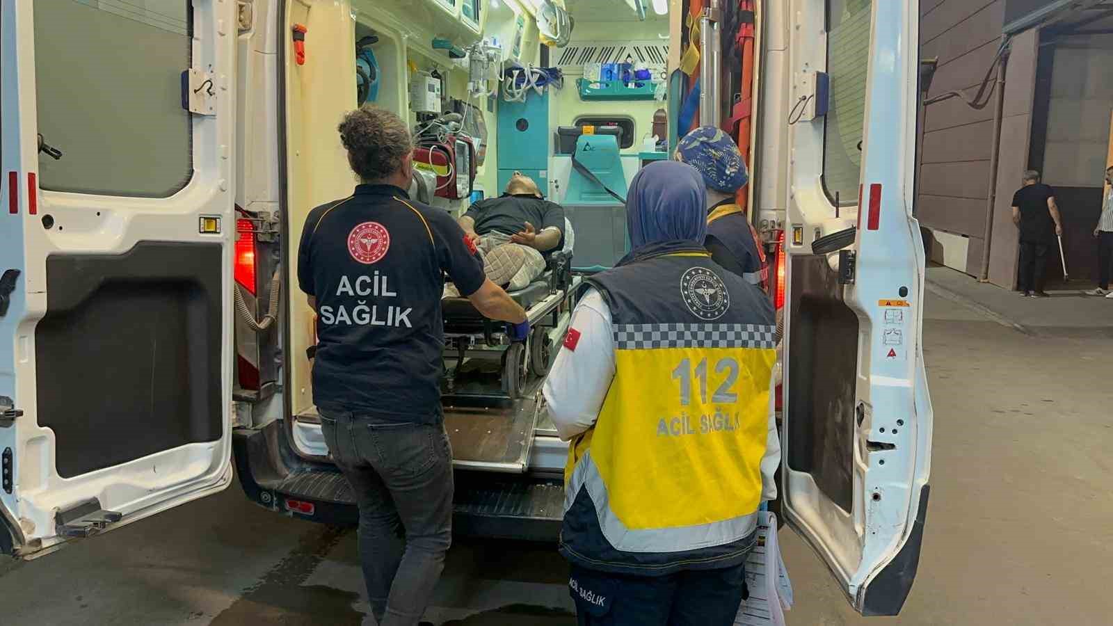 Motosiklet park halindeki araca çarptı: 1 yaralı
