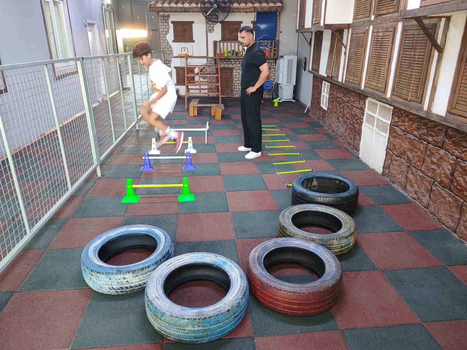 Ücretsiz eğitimle rehabilitasyon merkezi özel gereksinimli çocuklara ve ailelerine umut oluyor