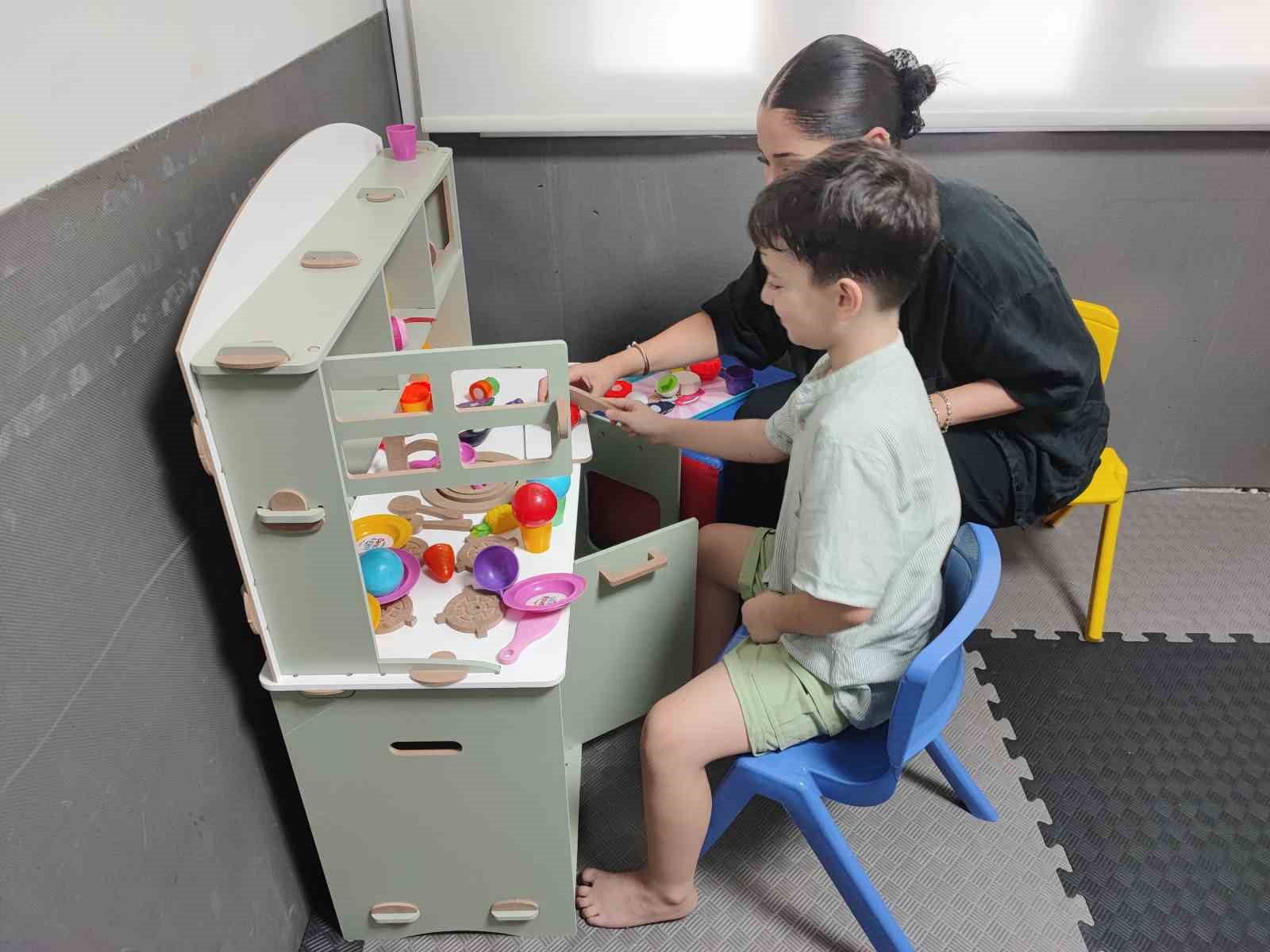 Ücretsiz eğitimle rehabilitasyon merkezi özel gereksinimli çocuklara ve ailelerine umut oluyor
