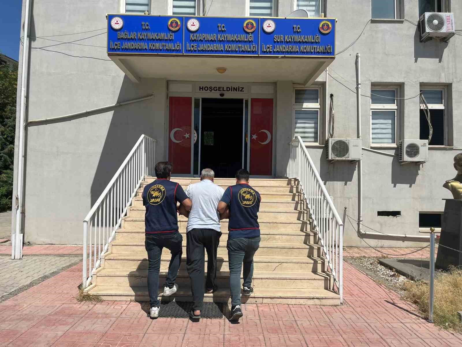 Diyarbakır’da çeşitli suçlardan aranan firari 4 kişi yakalandı