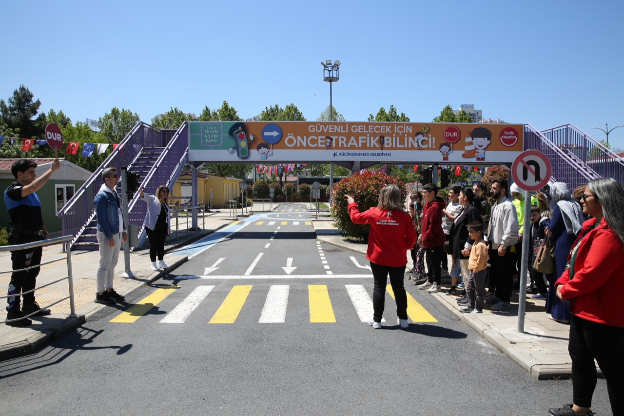 K&uuml;&ccedil;&uuml;k&ccedil;ekmece Belediyesi &Ccedil;ocuk Trafik Eğitim Parkı b&uuml;y&uuml;k ilgi g&ouml;r&uuml;yor
