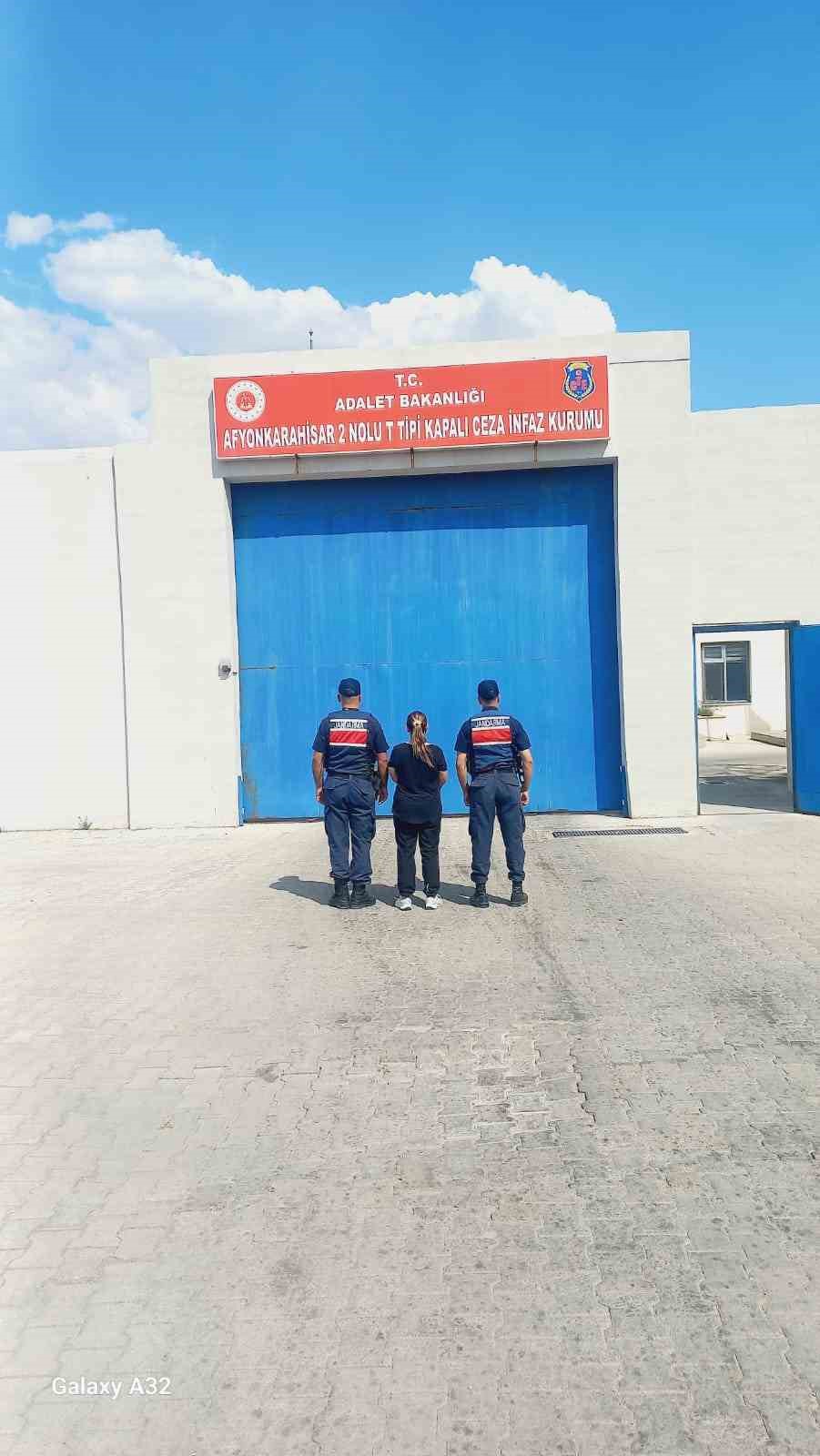 Afyonkarahisar’da 12 yıl hapis cezası bulunan şahıs jandarma tarafından yakalandı