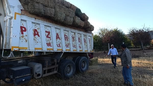 Kaşıkçılar Köyü’ne yem yardımı ulaştı