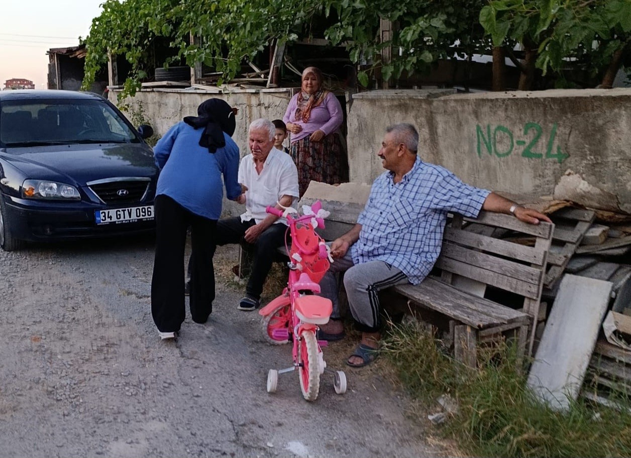Unutulan gelenek canlandı: Kadın muhtar, mahalleliyi davul-zurnayla düğüne davet etti