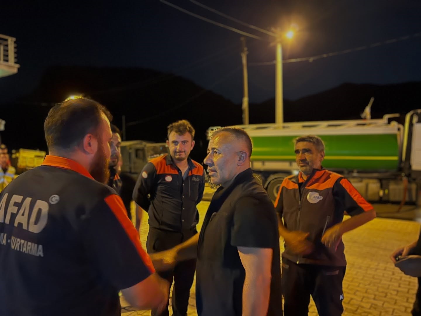 Başkan Yıldırım, yangın b&ouml;lgesinde incelemeler yaptı
