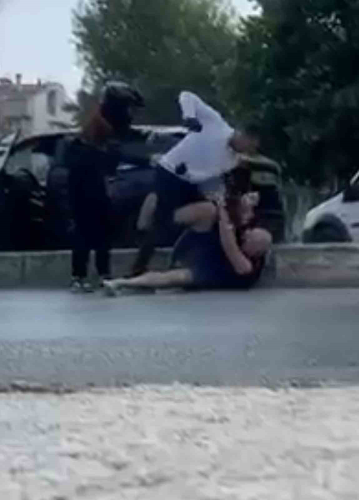 Bursa&rsquo;da yol verme kavgası kamerada
