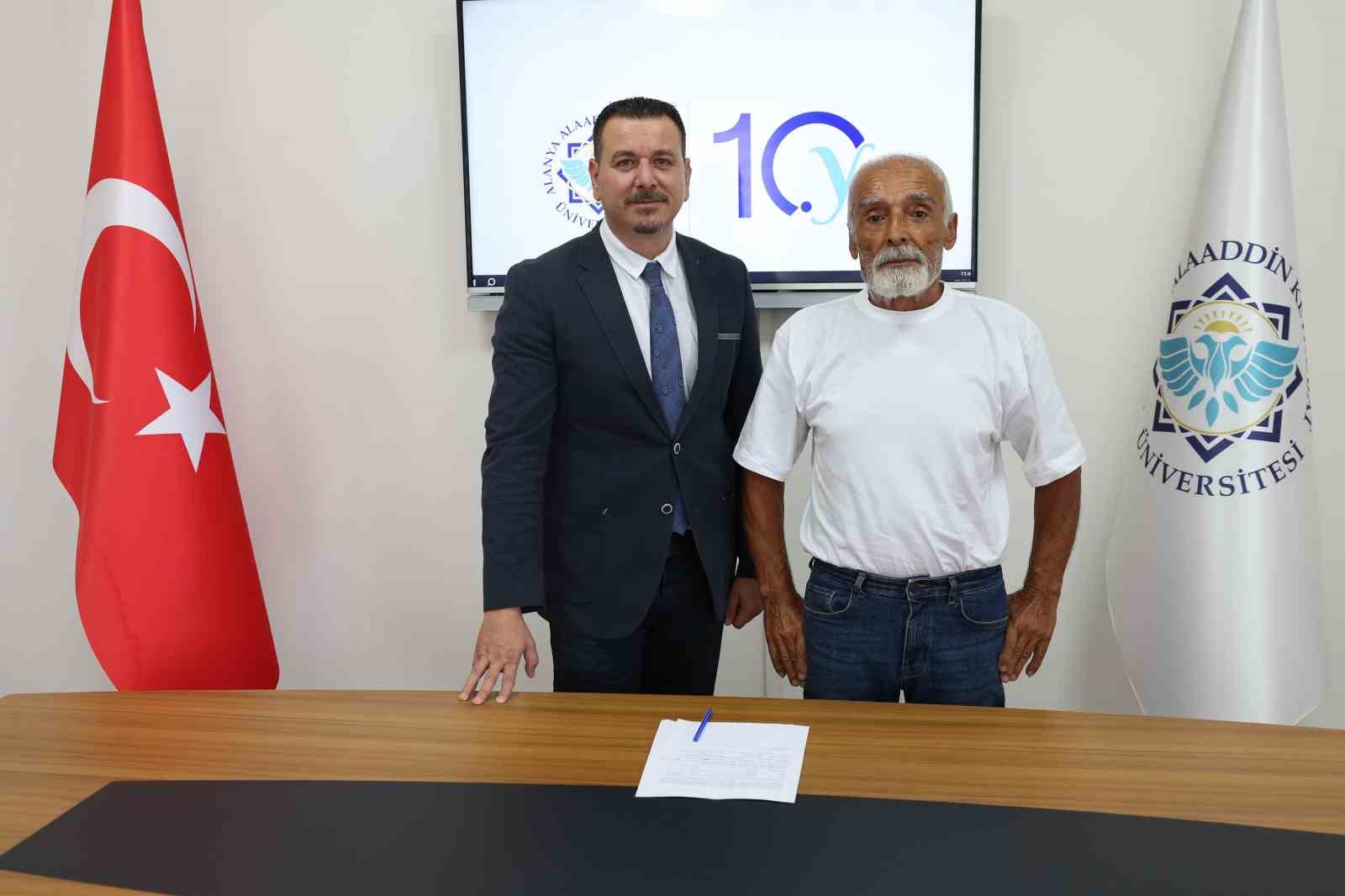 Yaşlı adam tıp &ouml;ğrencilerinin eğitimi i&ccedil;in bedenini kadavra olarak bağışladı
