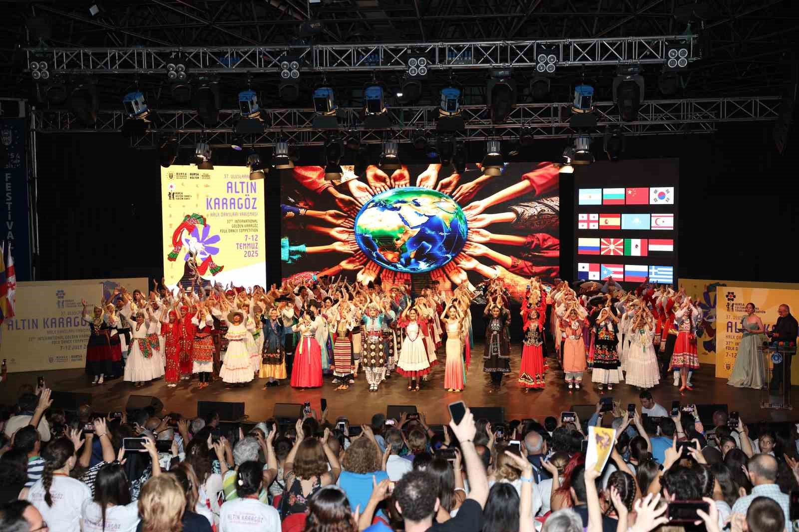 Altın Karagöz Halk Dansları heyecanı Bursa’yı sardı